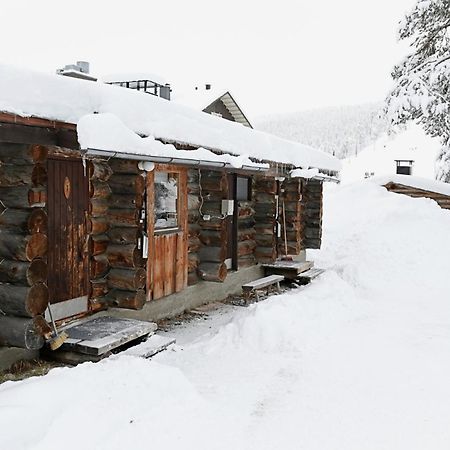 Classic Log Cabin Ski-In Ski-Out 레비 외부 사진