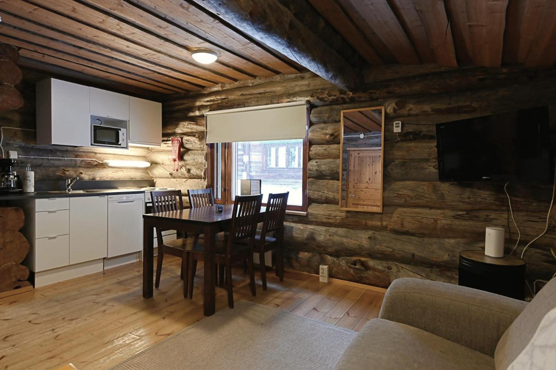 Classic Log Cabin Ski-In Ski-Out 레비 외부 사진