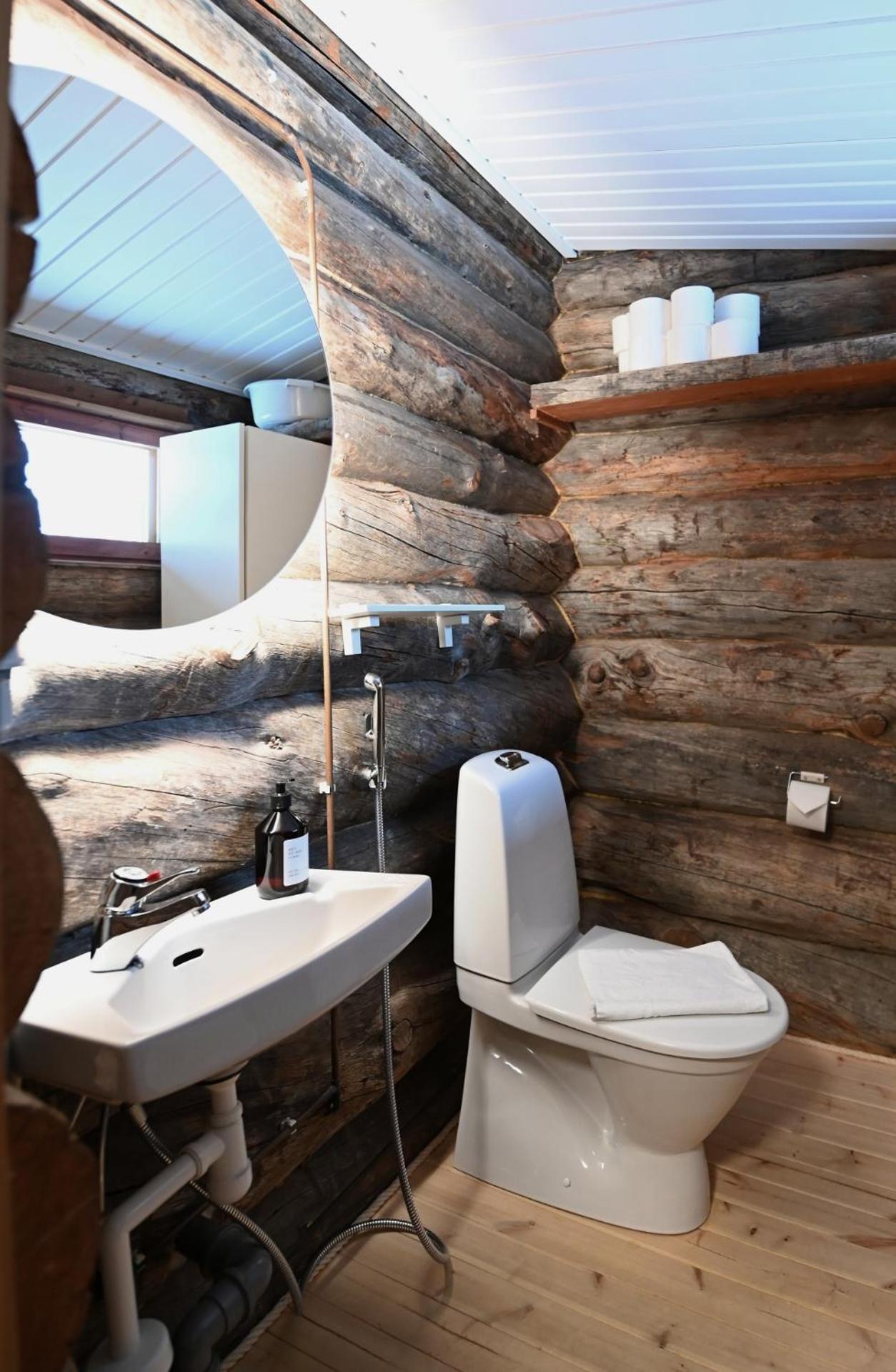 Classic Log Cabin Ski-In Ski-Out 레비 외부 사진