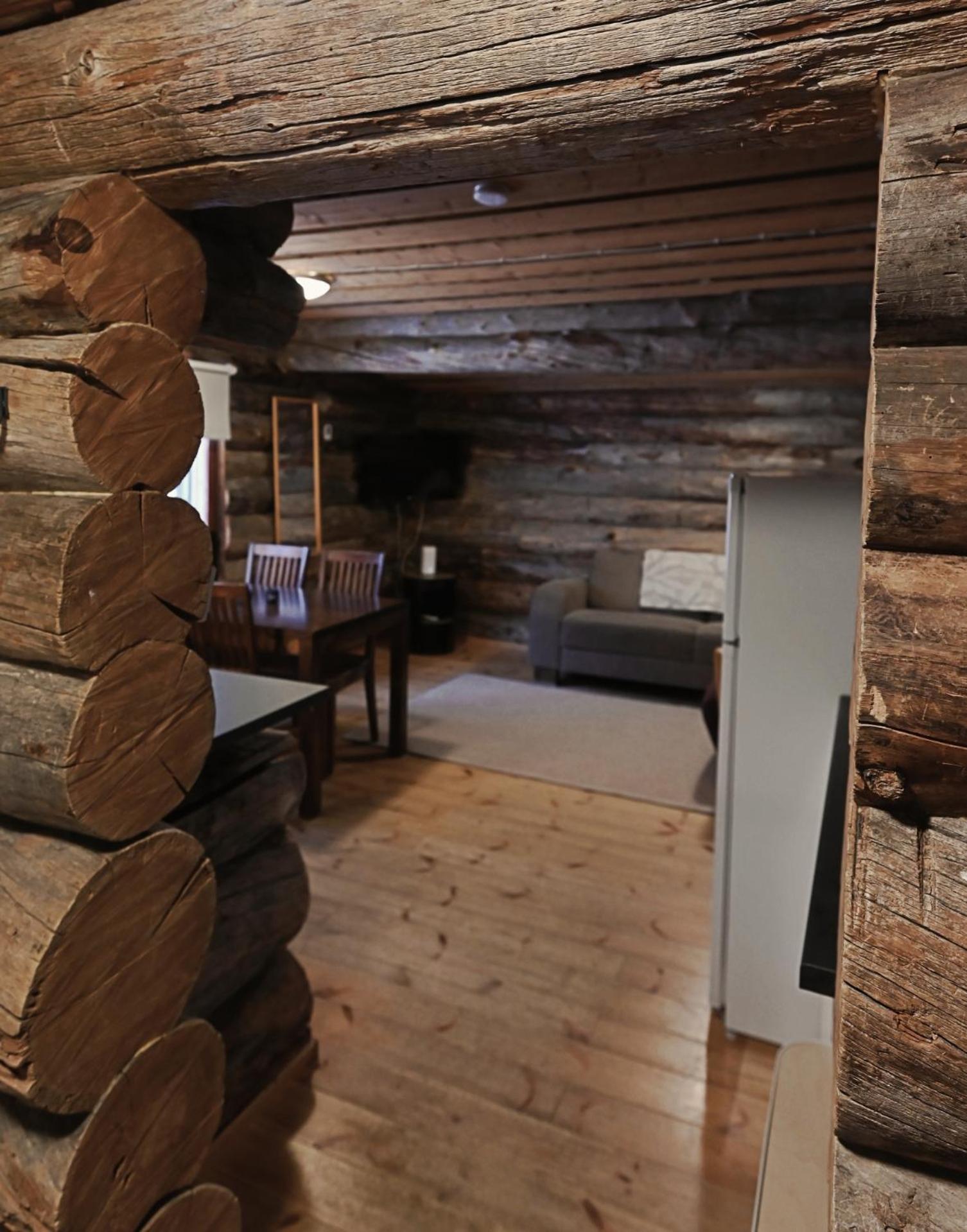 Classic Log Cabin Ski-In Ski-Out 레비 외부 사진