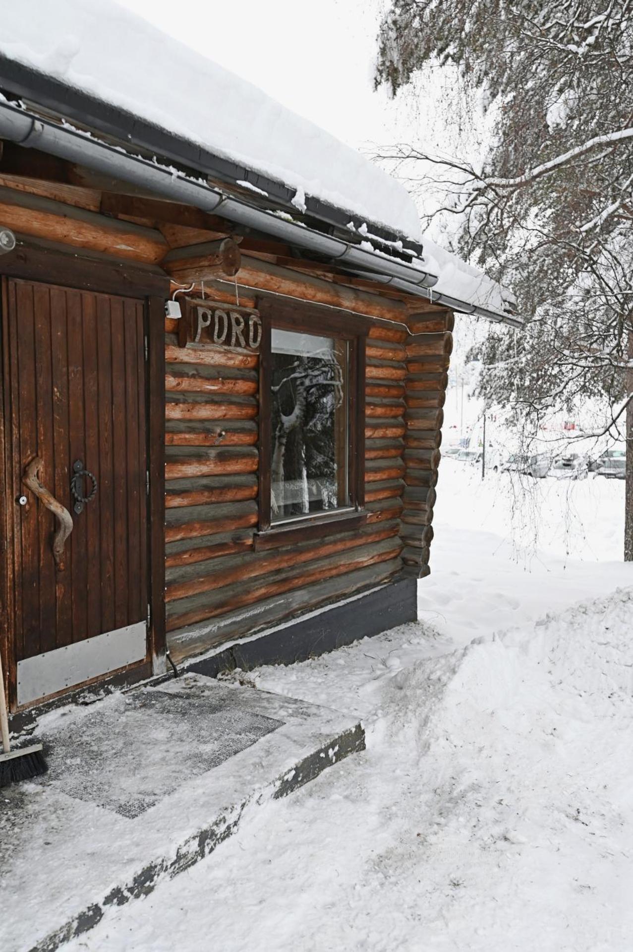 Classic Log Cabin Ski-In Ski-Out 레비 외부 사진