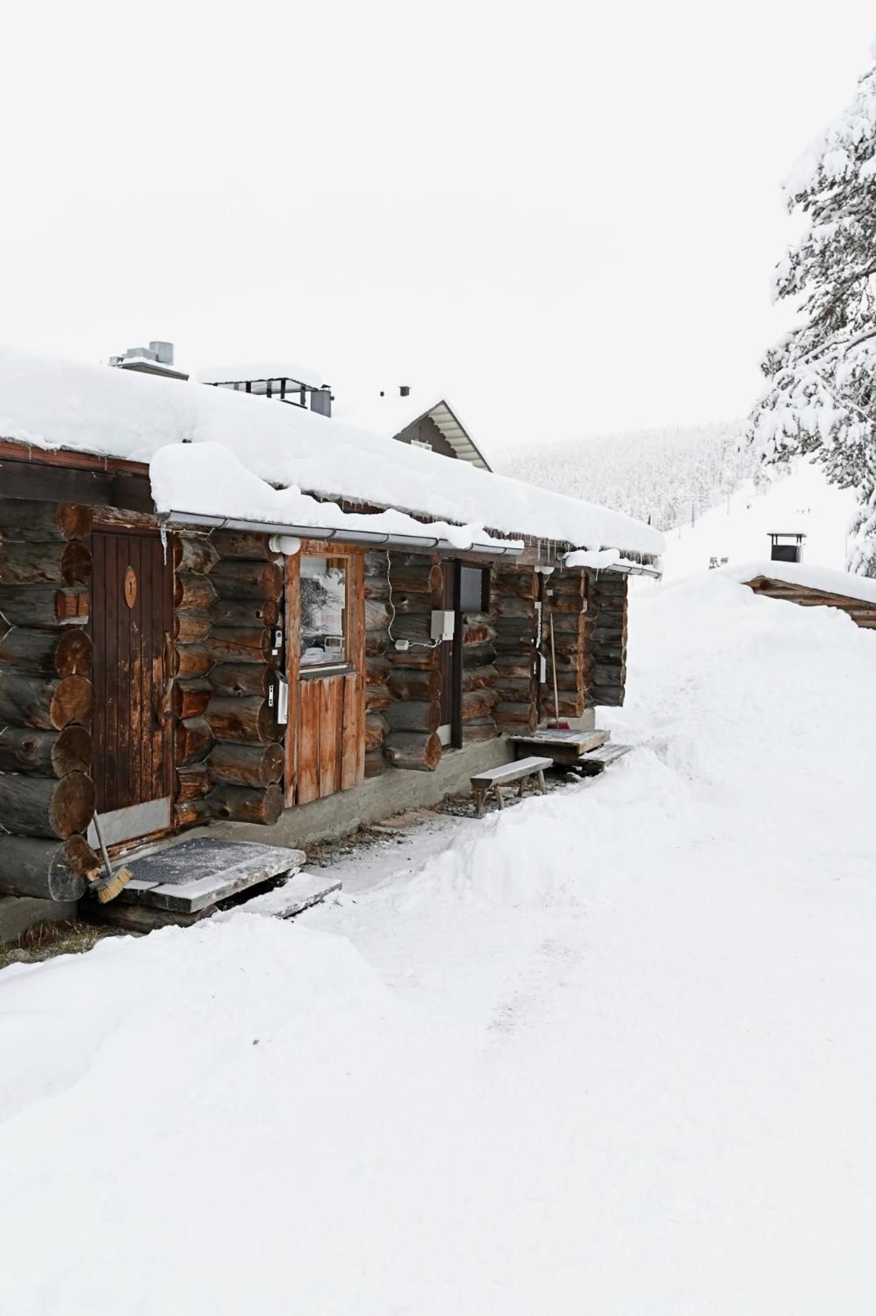 Classic Log Cabin Ski-In Ski-Out 레비 외부 사진