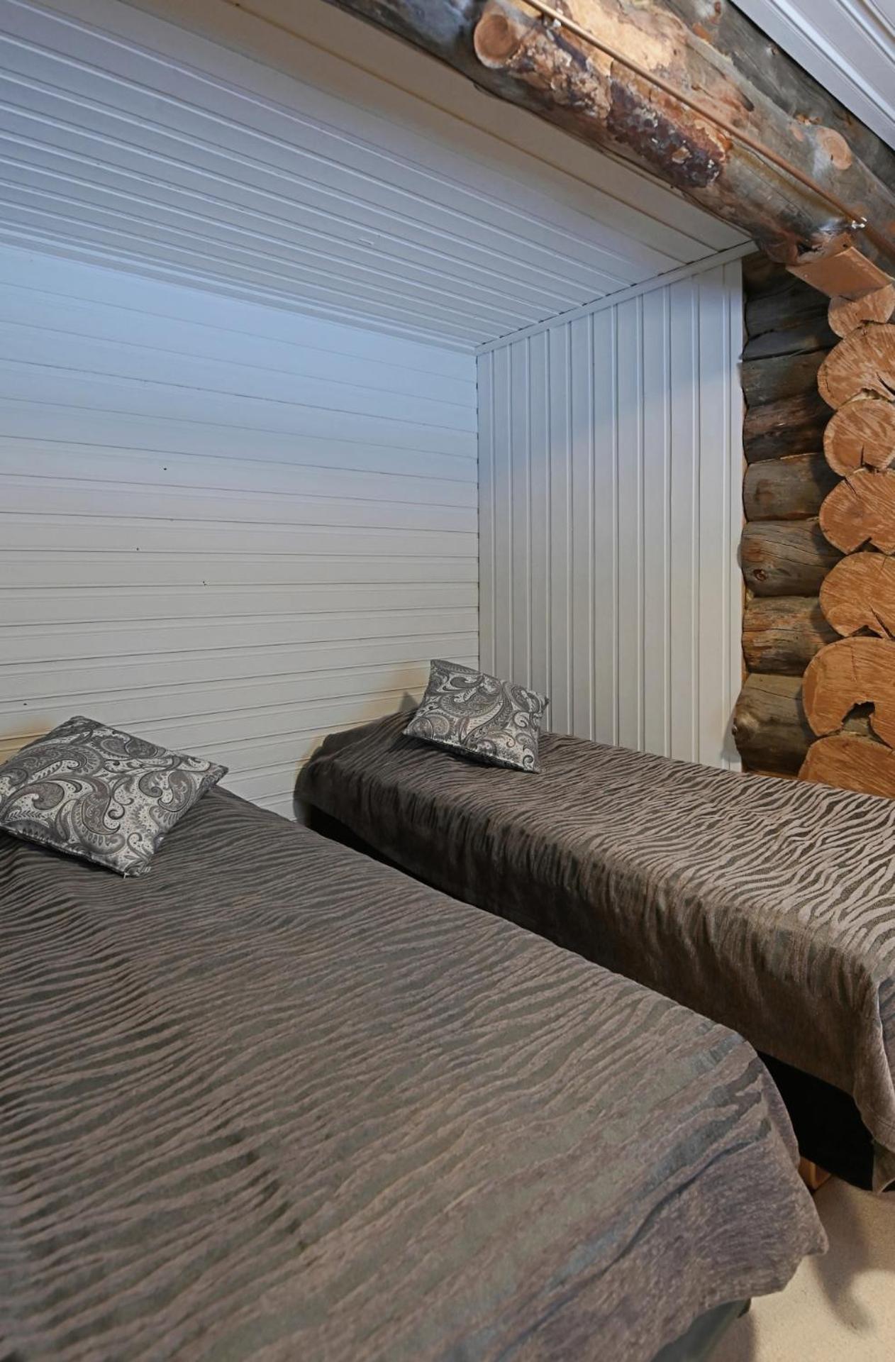 Classic Log Cabin Ski-In Ski-Out 레비 외부 사진