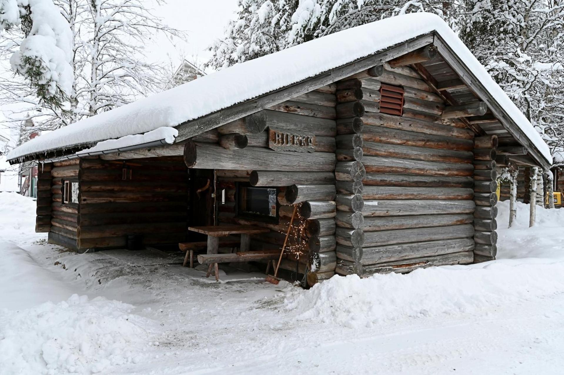 Classic Log Cabin Ski-In Ski-Out 레비 외부 사진