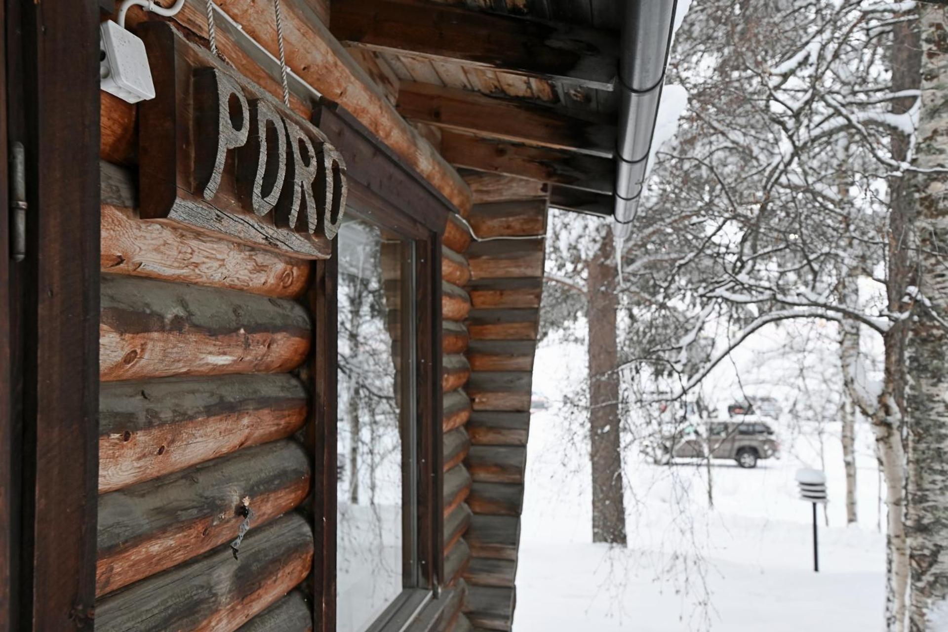 Classic Log Cabin Ski-In Ski-Out 레비 외부 사진